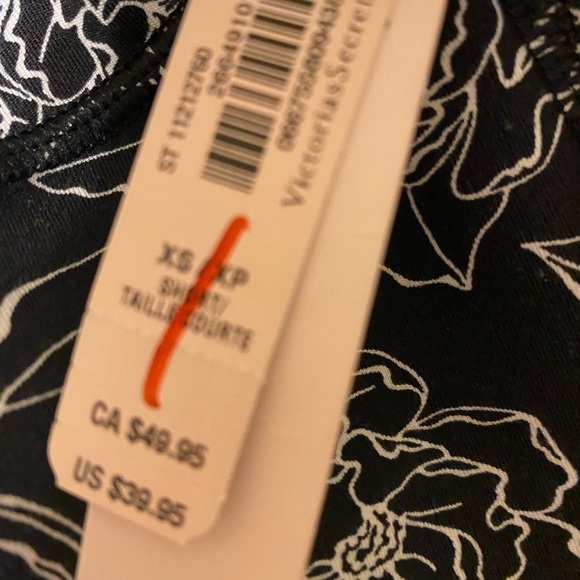 NWT-VICTORIA'S SECRET Essential High-Rise Pckt Leggings- Black & white floral XS - Picture 6 of 6